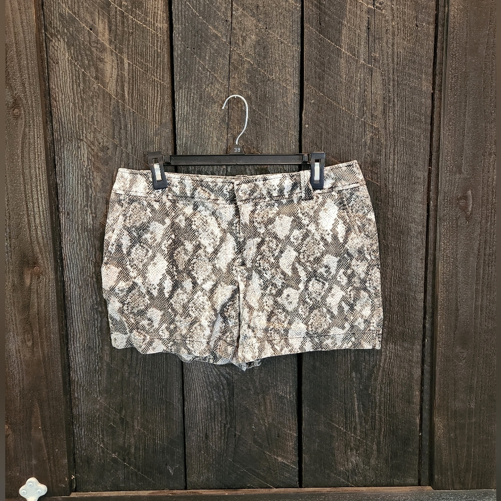 New York & Co Chino shorts
